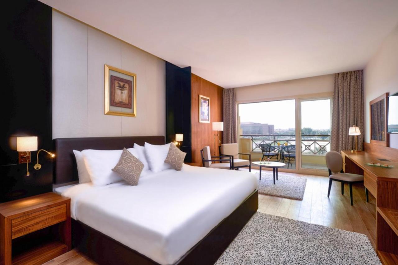Moevenpick Hotel Cairo - Media City Giza Экстерьер фото A room at the hotel