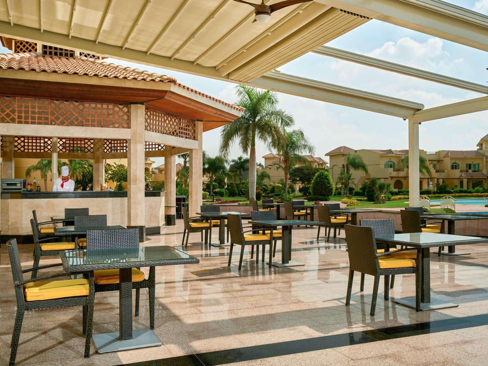 Moevenpick Hotel Cairo - Media City Giza Экстерьер фото The poolside bar at the Hilton Luxor